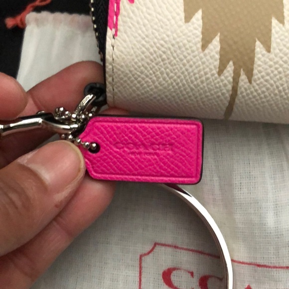 Beautiful Coach wristlet and matching Coach bracelet - Picture 12 of 13
